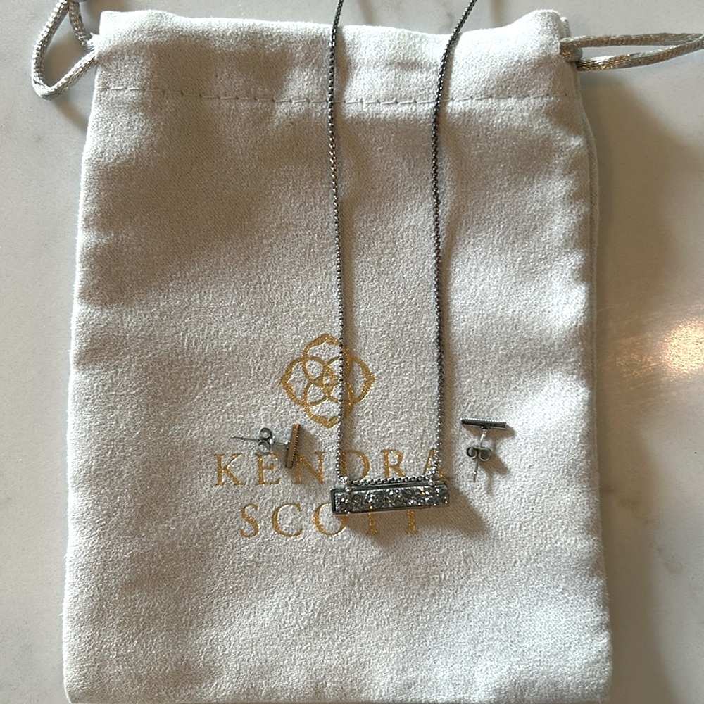 Beautiful silver bar Kendra Scott
